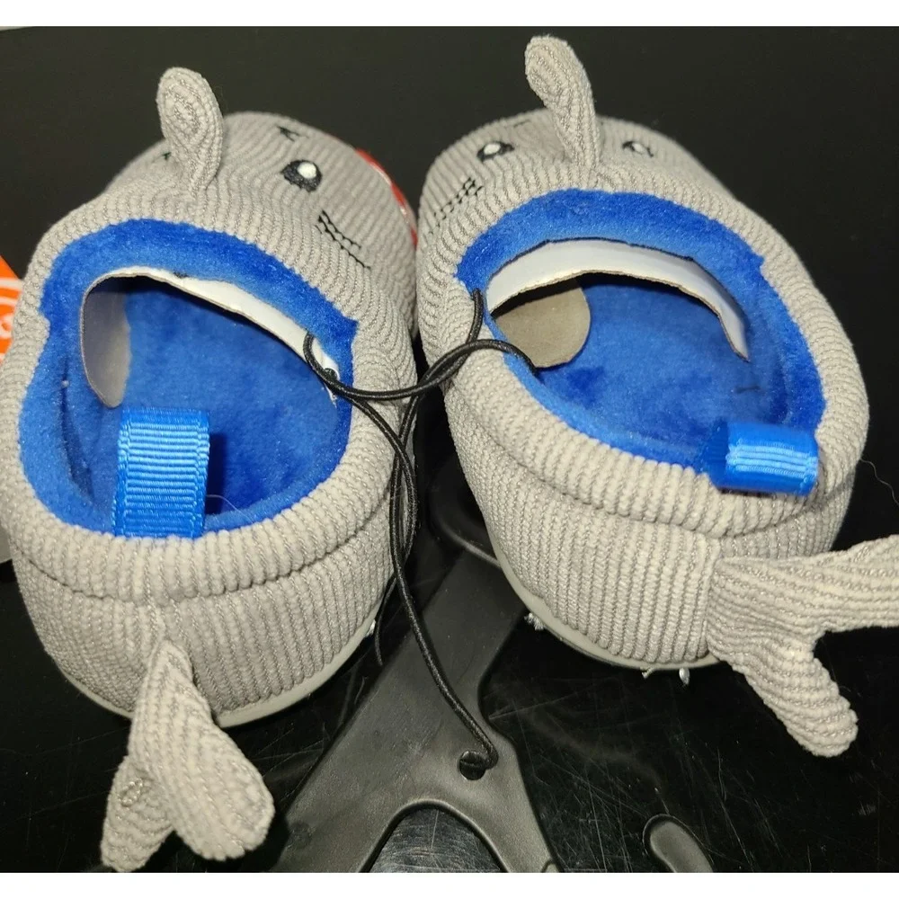 NWT Wonder Nation Gray SHARK Cord Slippers BABY SIZE 2 (3 mo) House Shoes UNISEX